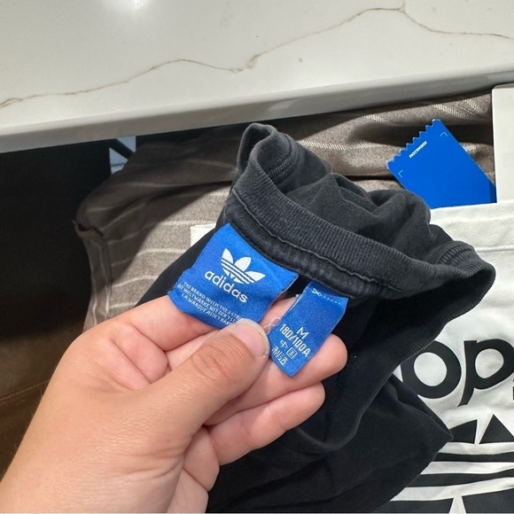 Adidas Originals 3M Reflective Graffiti Short Sleeve BS3167 Graphic T-Shirt - Picture 2 of 12